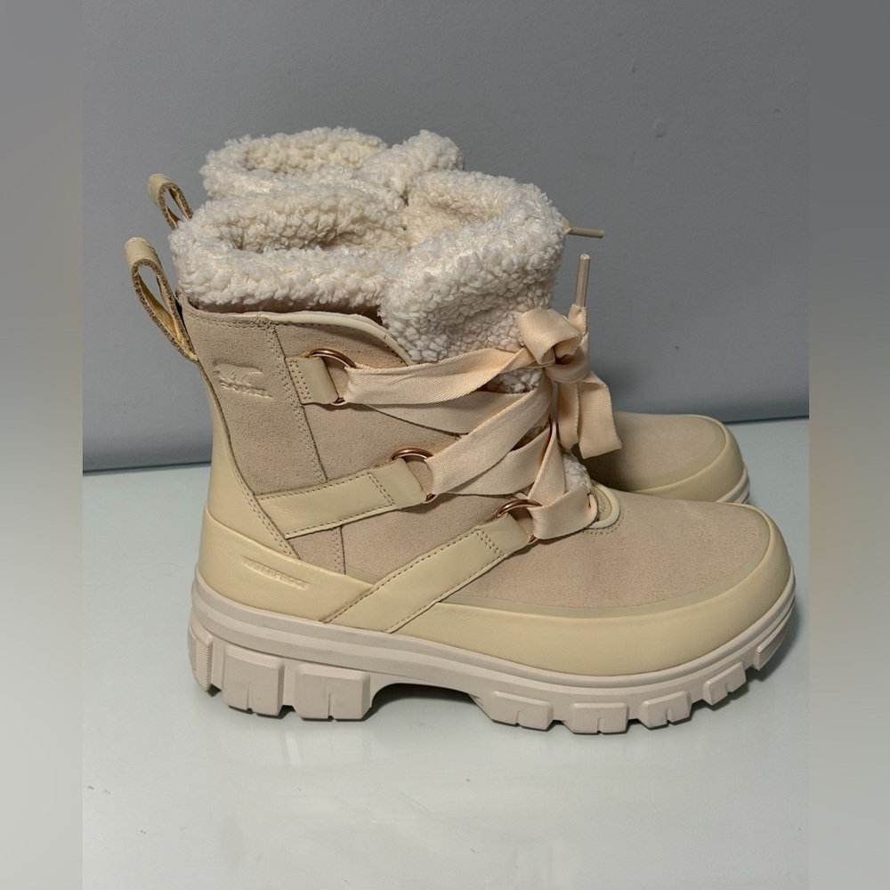 Sorel Women's Cream and Tan Winter Boots - Picture 4 of 5
